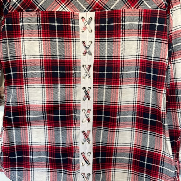EDEN & OLIVIA BUTTON DOWN RED PLAID FLANNEL SHIRT TOP M LACE UP DETAIL DOWN BACK - Picture 8 of 8